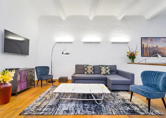 アパート The Melchior, Luxury Industry Loft In Mitte, Group & Family Friendly, 2 Bath Rooms, Big Dining Table, Ideal For 4 - 6 Guests ベルリン