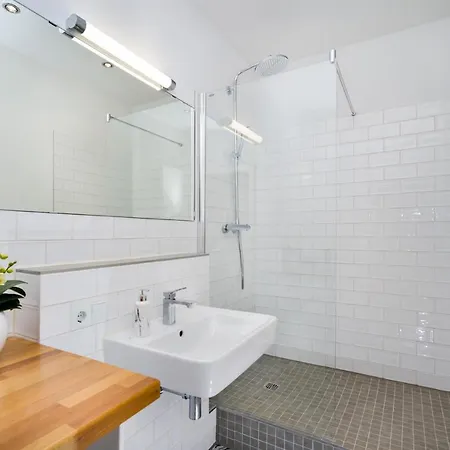 The Melchior, Luxury Industry Loft In Mitte, Group & Family Friendly, 2 Bath Rooms, Big Dining Table, Ideal For 4 - 6 Guests Apartamento *