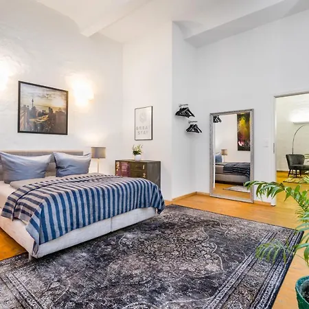 The Melchior, Luxury Industry Loft In Mitte, Group & Family Friendly, 2 Bath Rooms, Big Dining Table, Ideal For 4 - 6 Guests