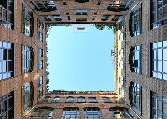 Apartamento The Melchior, Luxury Industry Loft In Mitte, Group & Family Friendly, 2 Bath Rooms, Big Dining Table, Ideal For 4 - 6 Guests Berlim