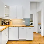 The Melchior, Luxury Industry Loft In Mitte, Group & Family Friendly, 2 Bath Rooms, Big Dining Table, Ideal For 4 - 6 Guests דירה ברלין