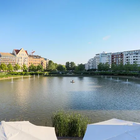 The Melchior, Luxury Industry Loft In Mitte, Group & Family Friendly, 2 Bath Rooms, Big Dining Table, Ideal For 4 - 6 Guests Apartmán *